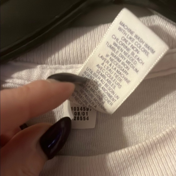 Y2K GAP Soft White Cotton Tee - Picture 3 of 4